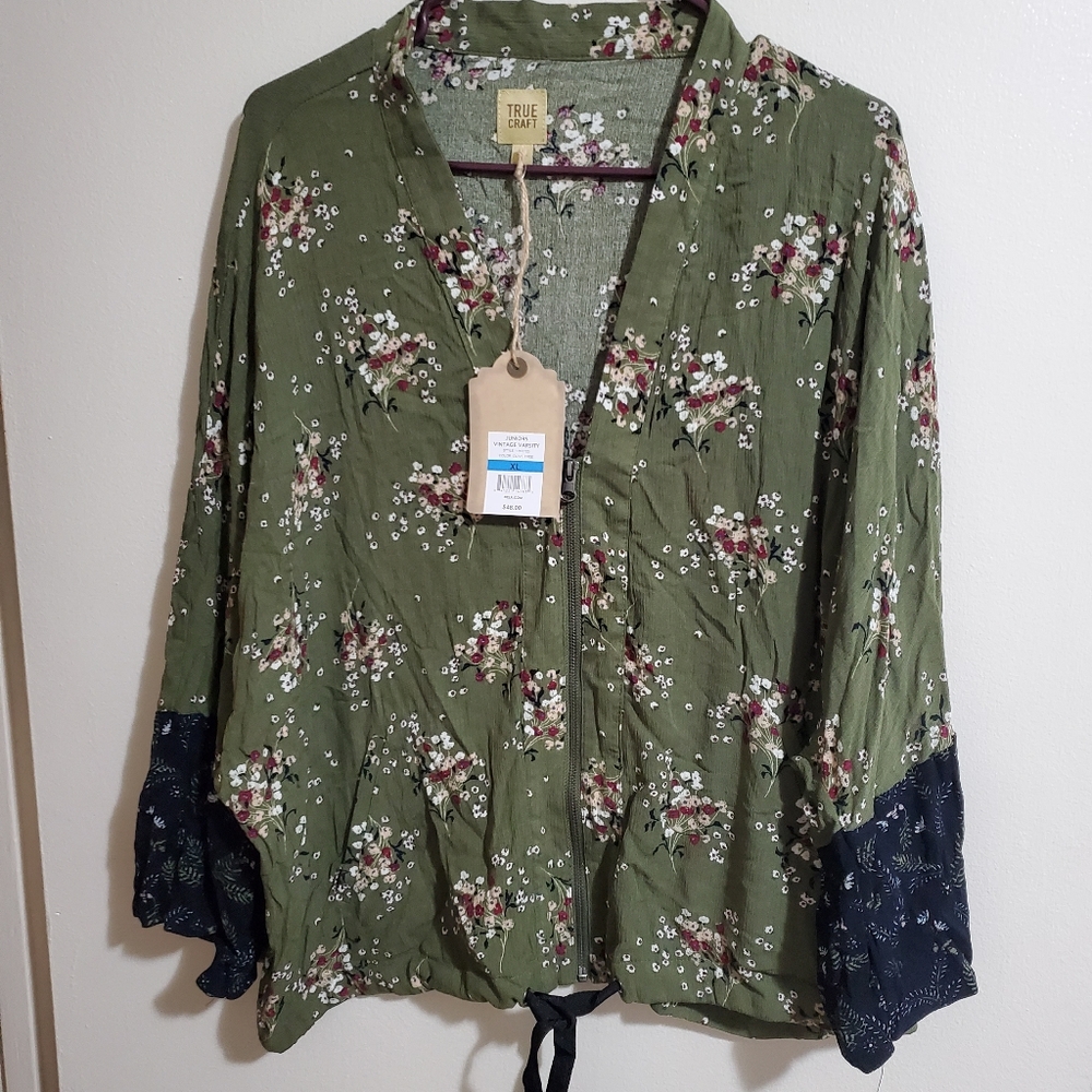 Jacket with flare sleeves